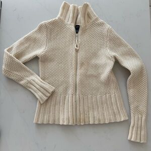 vintage 100% lambswool women’s GAP sweater 🎀